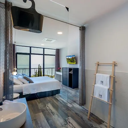 The View אופטיה