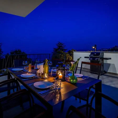 The View بيت للعطل