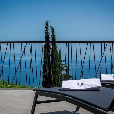 بيت للعطل The View *